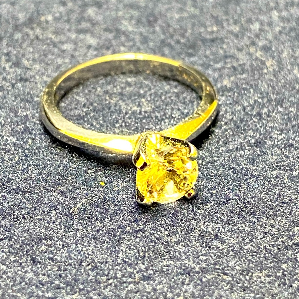 Avon ring sz 6